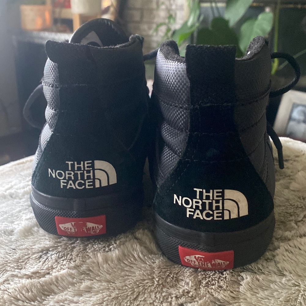 Vans Hitop Suede Northface edition sneaker size 6.0 men / 7.5 womans